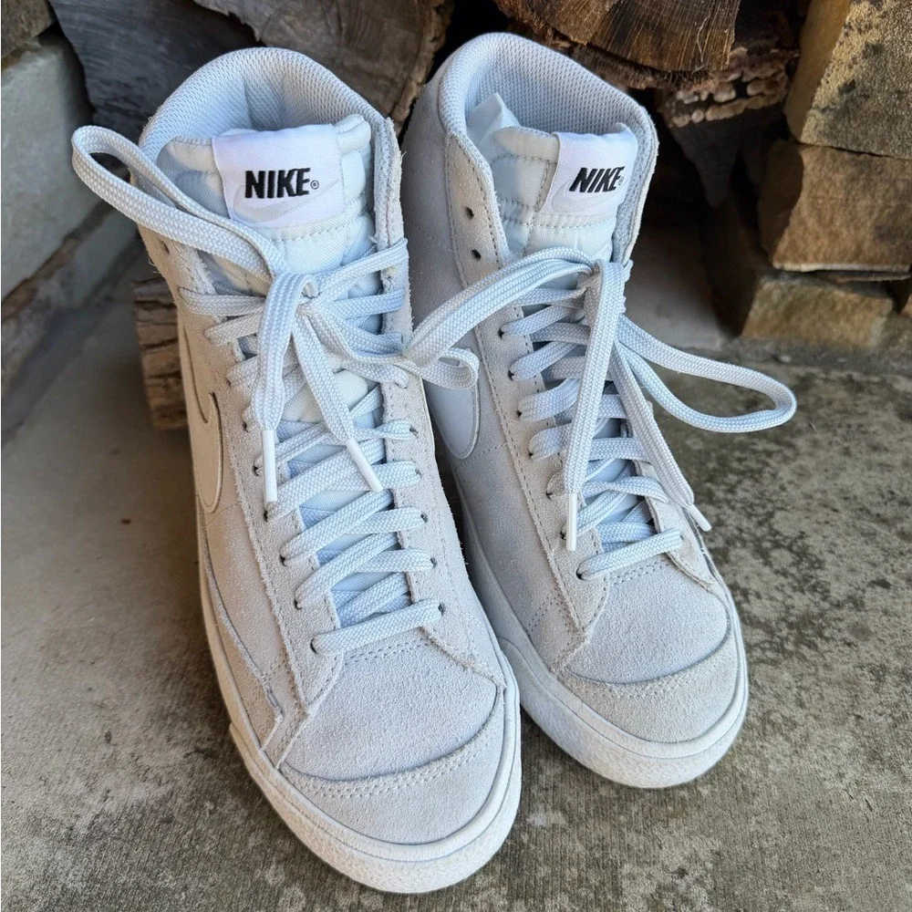 Nike Blazer Premium Mid Suede High-Top Youth Sneakers - Light Grey/White Sz-7. V